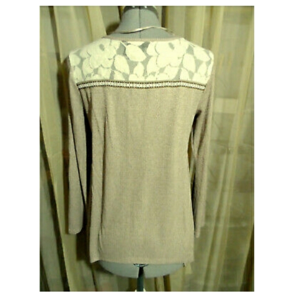 STYLE & CO. Lace trim Top XS Taupe Brown Sharkbite hem Boho keyhole front blouse - Picture 5 of 6